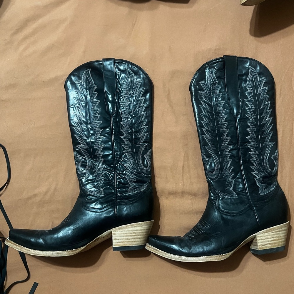 Elegant Black Leather Heeled Boots